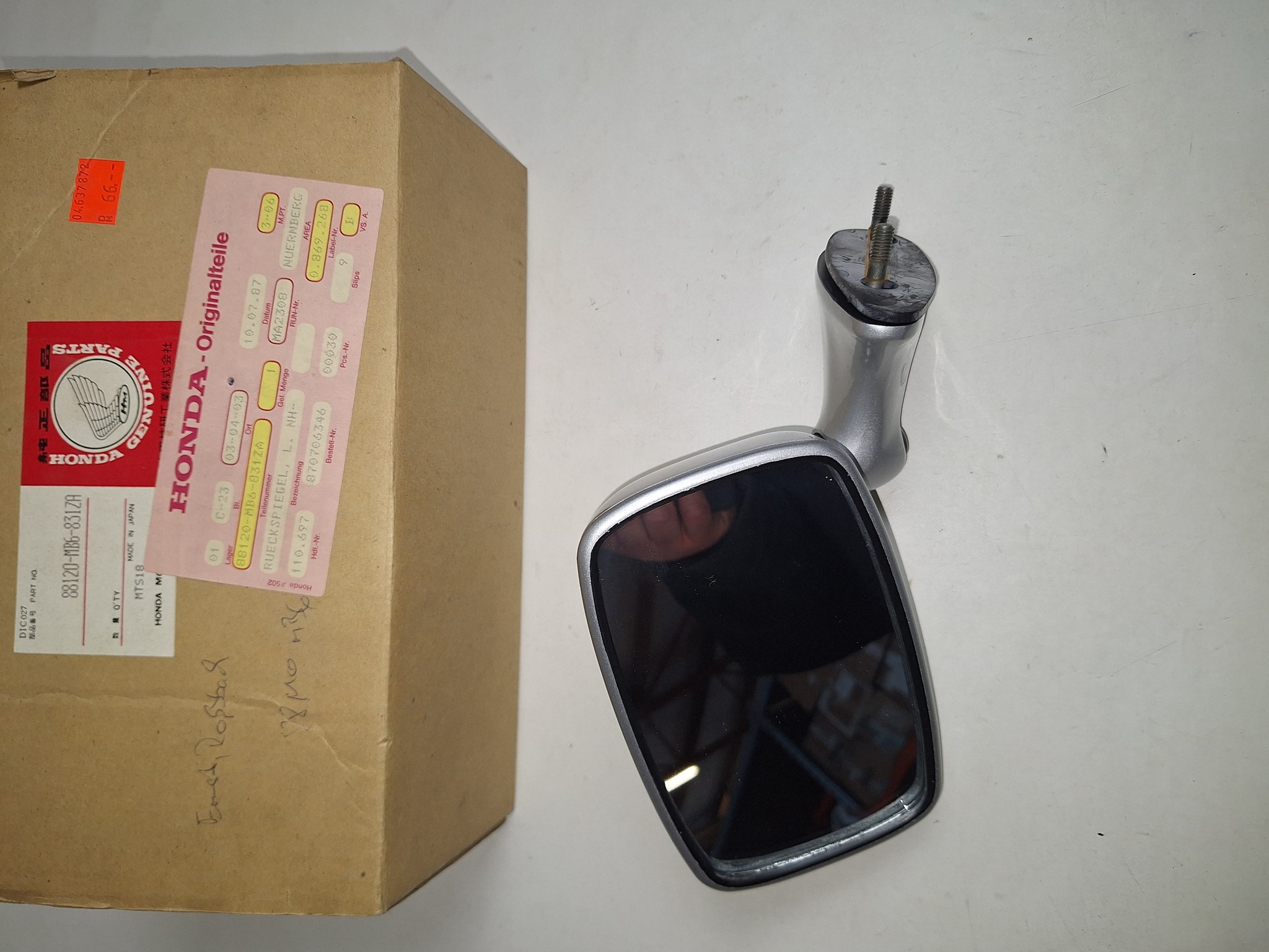 Picture of RUECKSPIEGEL  88120-MB6-831ZA